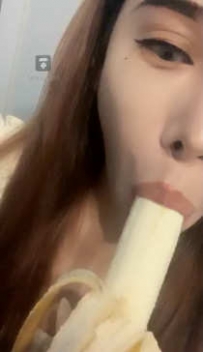 TL10288 女暴君 嚼碎的香蕉喂狗