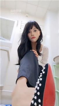 【第一视角】【诗诗】滚进来伺候主人如厕    250902-16