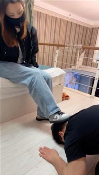 【调教视频】【十三祖宗】拖鞋抽耳光-强迫舔马桶 JS251017-15