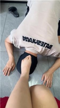 【调教视频】【狗哥】红裙女神玉足踩虐 bf55428