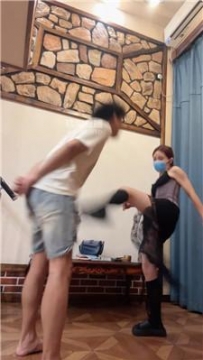 【调教视频】【思思】首调-暴力踢裆连环耳光 JS250823-40