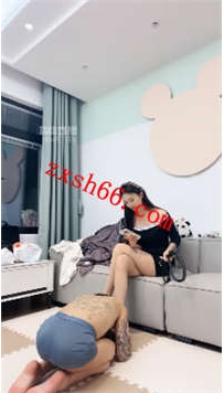 TLZB25825煎饼狗子-清纯女主耳光狠鞭打口水圣水喂食舔脚35分