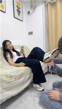 【调教视频】【素人挖掘机】鞭打-强迫舔脏鞋底 JS250629-31