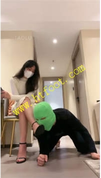 TL26996 禾未】白棉袜戏耍家奴掐狗皮拔毛踩爪25分钟