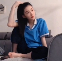 【热血女神】18岁绝美学生s校服女班长课后美脚羞辱你