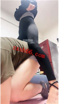 TLZB26282兔兔大人-黑靴调狗踩踏耳光除臭白袜裸足舔脚36分