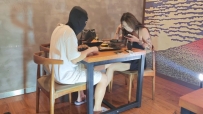 超唯美裸足12CM凉高Yuki主人在日料店给贱狗制作超恶心中秋晚餐 YC-251006-3