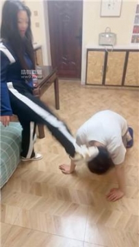 【调教视频】【熙熙】强迫舔脏鞋底-各种暴揍 bf54029