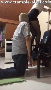 飞鱼女主高难度骑坐男奴狗头