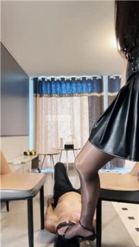 【调教视频】【晨颜】调教五十岁的黄巾奴 JS250803-1