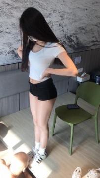 【素人S】新人泡芙妹妹三双鞋踩舌头清理鞋底 JS240926-13