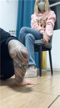 【调教视频】【拉面】超脏运动鞋白袜踩踏气味辱 bf51541