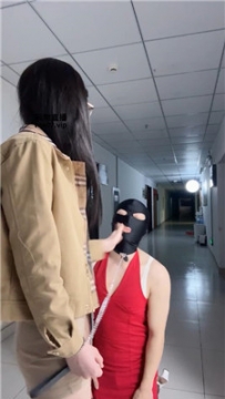 【调教视频】【灵芷】户外楼道狗链遛狗  JS250325-36