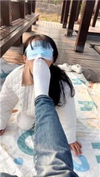 【调教视频】【宇王】户外-白袜恋足舔 JS251210-38