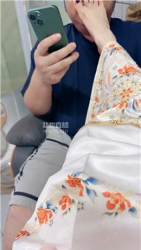 【调教视频】【小痴】在店里调戏老板 JS250928-1