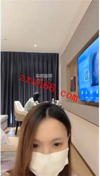 TLZB26025泡芙-运动鞋白袜裸足调教踩踏除臭深喉45分