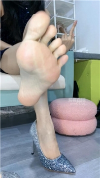 【第一视角】【苒苒】裸足高跟控速    251003-21