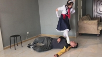 洛丽塔美女踩踏调教 YC-220309-4