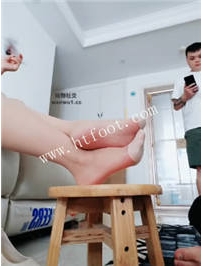 TL49203 梓雅】脚奴伺候27分钟