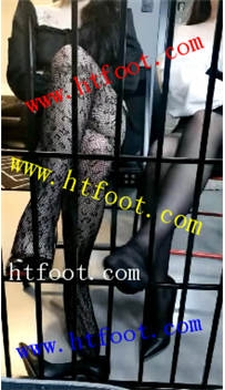 TL18426 汐雯S两个空姐强烈羞辱偷拍裙底的变态乘客29分钟