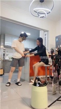 【调教视频】【嘤嘤嘤】漂亮母畜-踩踏喂食场 bf56680