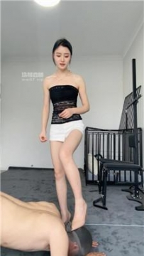 【调教视频】【木万】抽耳光sp-高跟踩踏 bf54080