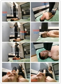 王某人群踩 研主大大超长时间全体重踩脖子