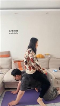 【调教视频】【埋汰】玉足踢踹/骑马骑脖/白丝套头 JS241220-32