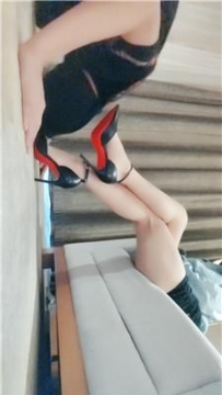 【调教视频】【苏老师】下跪脏鞋酸臭脚丫舔 JS250330-7