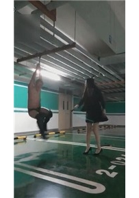 12633【VIVI】车库狠虐雪狼