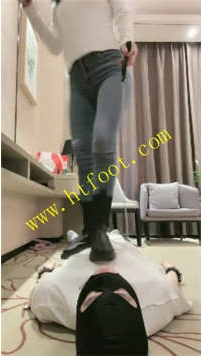 TL35372 漫漫】踩踏地毯踢裆34分钟