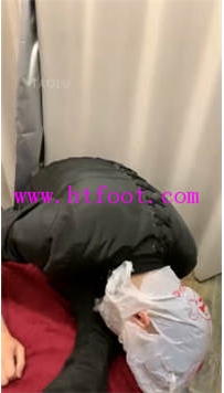 TL27980 微微】贱狗跪求主人鞋底踩舌头28分钟