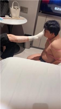 【调教视频】【coco】白袜塞嘴藤条狠抽 bf59266