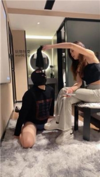 【调教视频】【沐沐大大】藤条威胁贱奴舔小白鞋白袜 bf50550