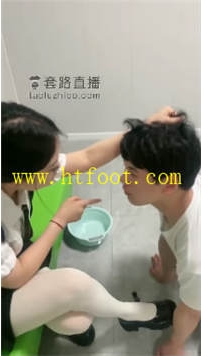 TL30895 逗逗】大量圣水呕吐泡丝袜46分钟