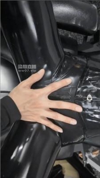 【调教视频】【Kitty】皮衣强制窒息场 JS250706-3