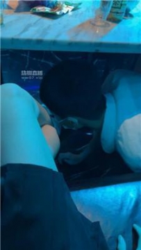 【调教视频】【颂一】KTV-桌底视角舔脏鞋臭脚丫 JS250622-29
