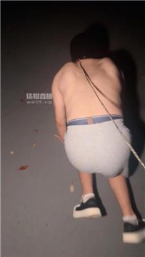 【调教视频】【yu神】深夜户外遛狗-清理脏鞋底 JS250713-31