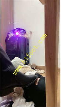 TL27022 漫漫】桌底狗原味袜子活埋RS控制24分钟
