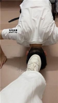 【调教视频】【珈瑶】近距离-脏鞋白袜气味辱 JS250409-13