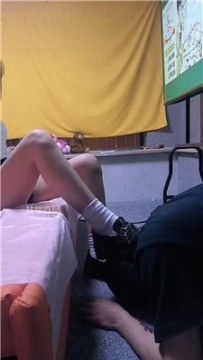 【调教视频】【素人饮水机】女仆小妹妹皮鞋白袜首调 JS251005-44