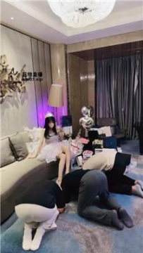 【调教视频】【维妮】生日全家奴跪拜 JS250424-27