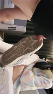 【调教视频】【维妮】沉浸式-舔脏鞋白丝玉足 bf52757