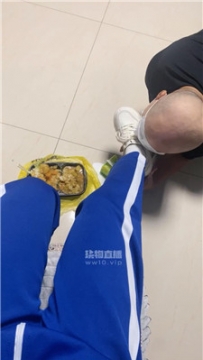 【调教视频】【足踩馆】学生主-脚碾压踩喂食 JS250730-7
