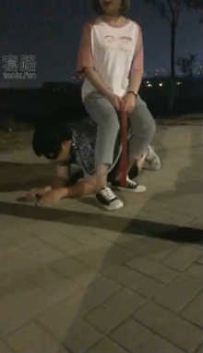TL7967 冰冰女王 马路遛狗
