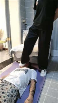 【调教视频】【紫烟】运动鞋白袜+铆钉高跟踩 JS250820-22