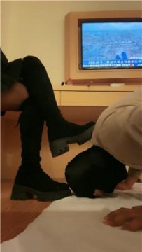 【调教视频】【颜值】抽耳光/清理脏长靴/碾压狗爪 JS250219-41