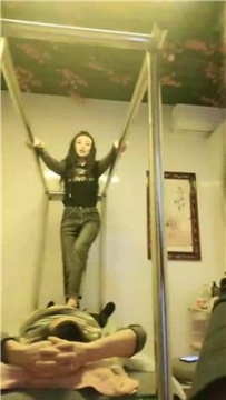 【调教视频】【妖娆小娘】双S-被按摩技师狂踩 JS251020-36