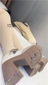 【调教视频】【肉肉sama】狗舌清理脏鞋底-全体重踩踏 bf50578