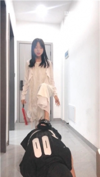 【调教视频】【怡怡】拖鞋踩踏鞭打 JS250903-19